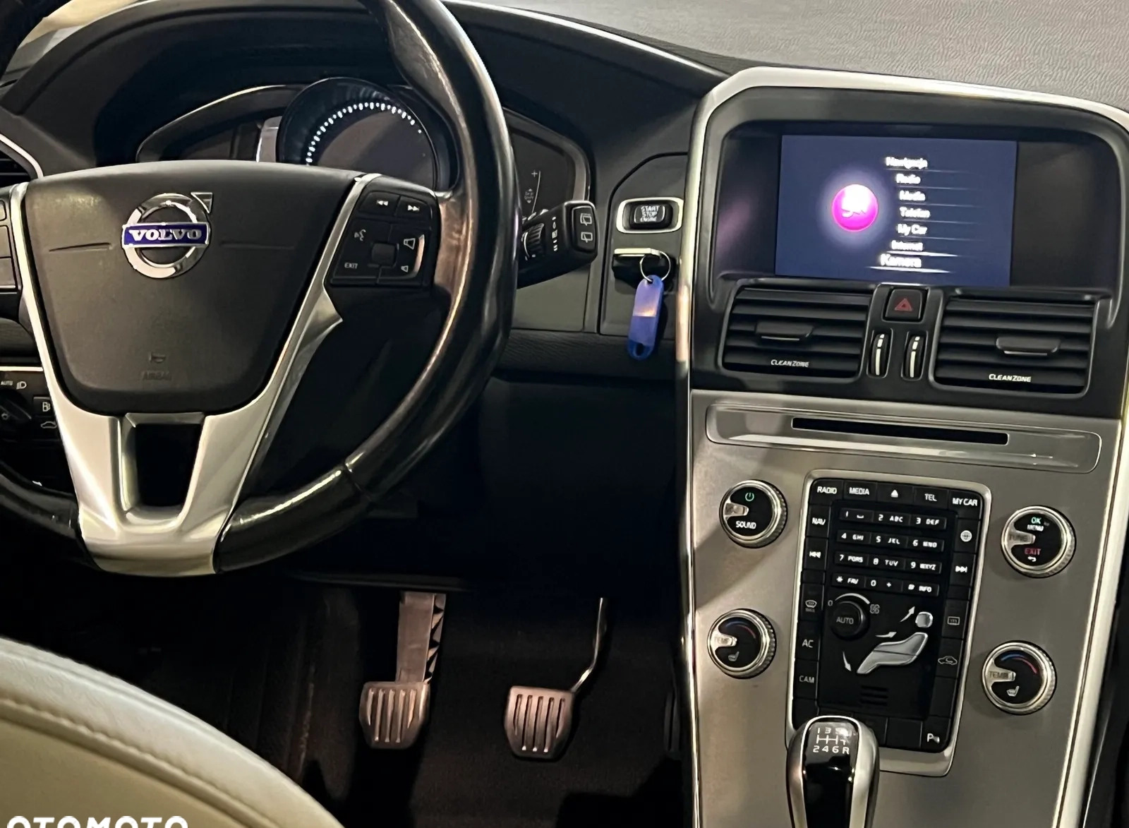 Volvo XC 60 cena 125700 przebieg: 162000, rok produkcji 2017 z Stawiszyn małe 172